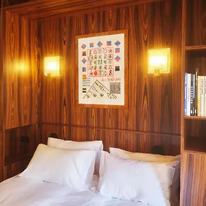 Hotel Present - 200m Des Arenes D'arles - Encore Mieux Arles